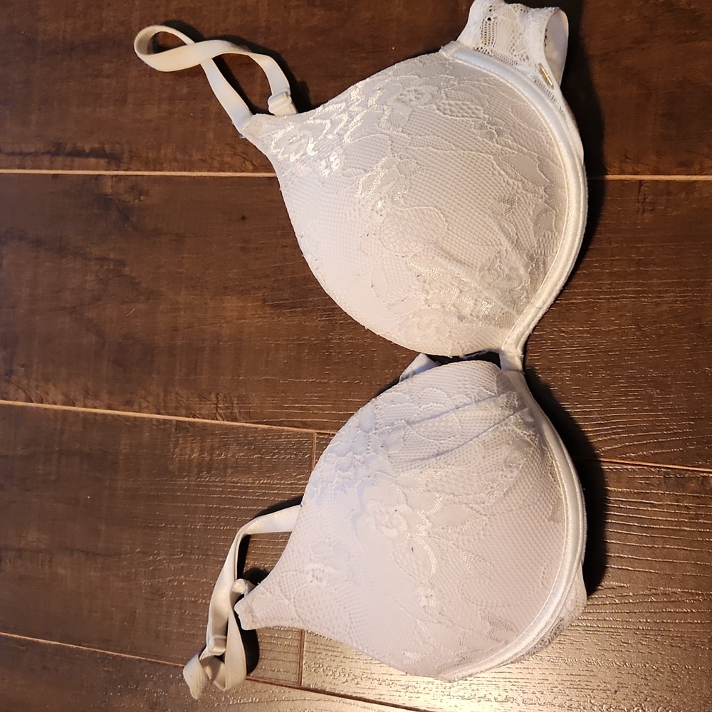 Bras - Picture 9 of 10